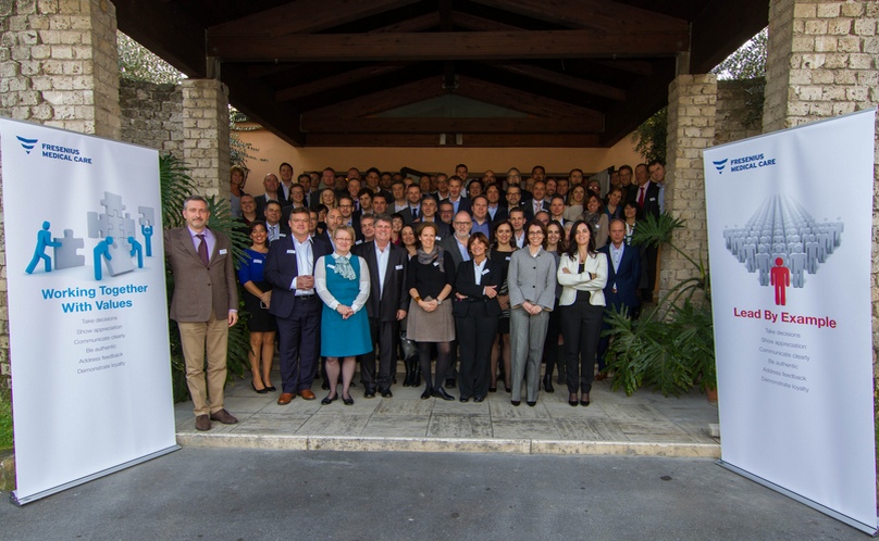Foto di gruppo di un evento aziendale